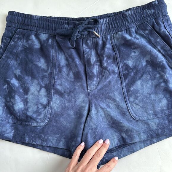 Athleta Women’s Size Medium Farallon Short in Blue Tie Dye Walking Hiking Casual - Picture 2 of 16